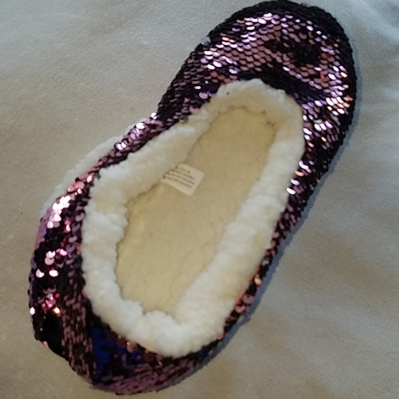 NWOT 2/$15 Pink/ Silver sequins slippers - Picture 1 of 10